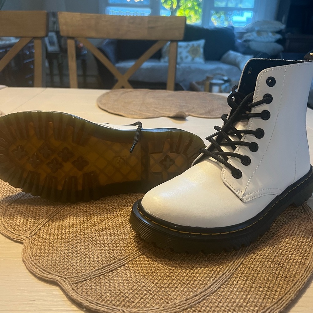 Dr Martin - Picture 2 of 3